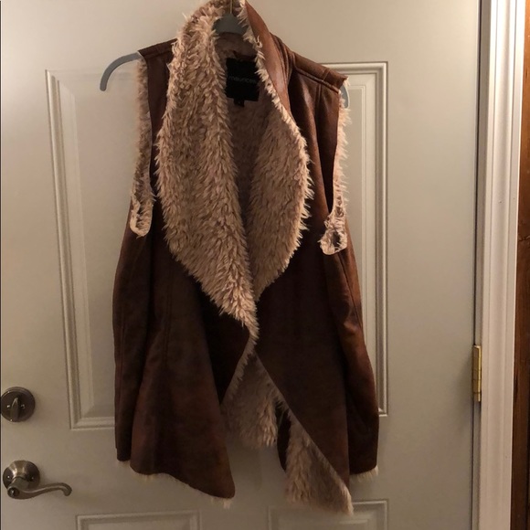 Maurices Jackets & Blazers - Maurice’s faux fur lined vest. Like new. Maurices Jackets & Blazers - Maurice’s faux fur lined vest. Like new.